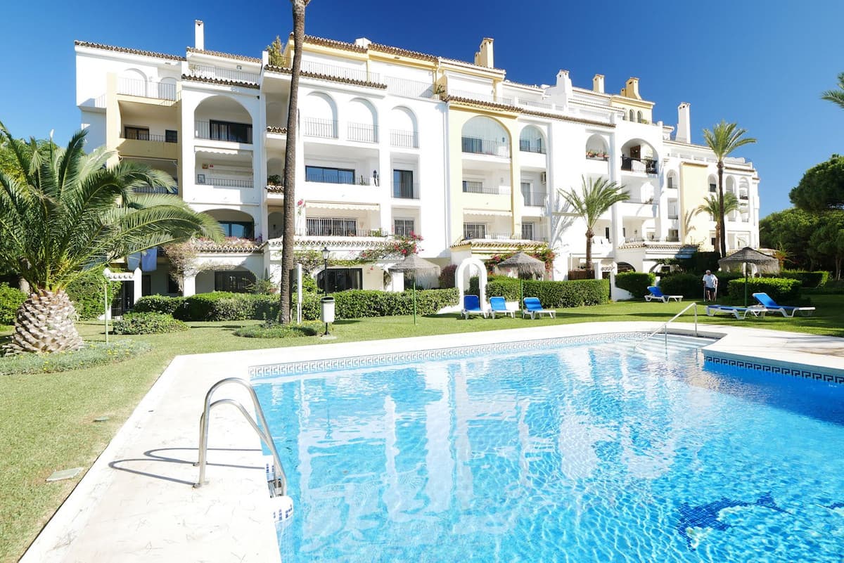 Middle Floor Apartment in Puerto de Cabopino — photo 10 of 10