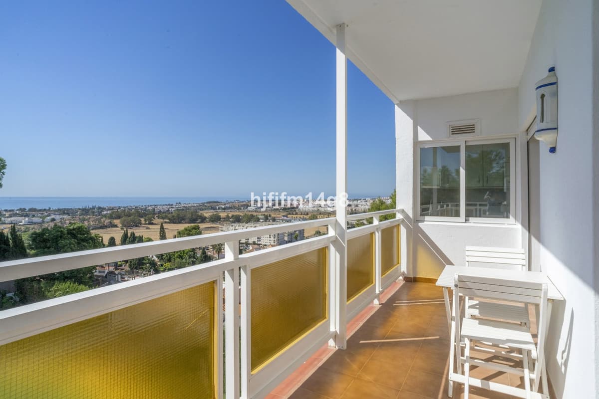 Middle Floor Apartment in Nueva Andalucía — photo 2 of 10