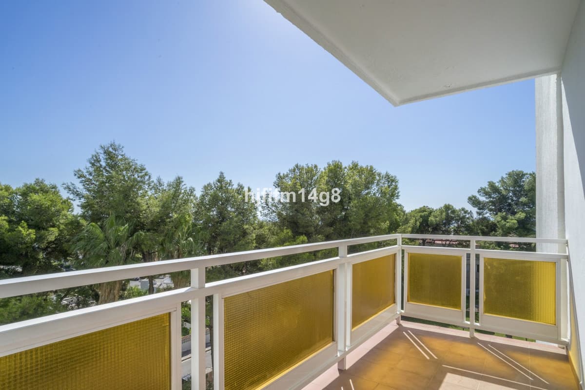 Middle Floor Apartment in Nueva Andalucía — photo 3 of 10