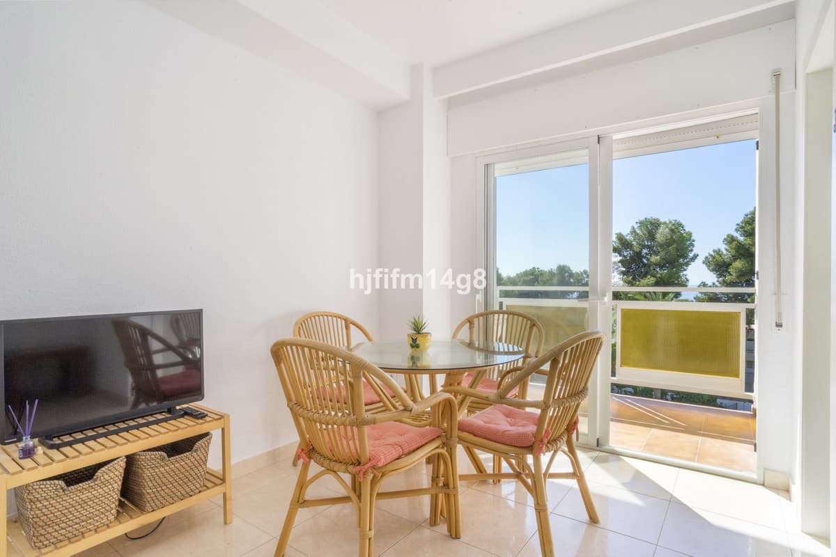 Middle Floor Apartment in Nueva Andalucía — photo 5 of 10