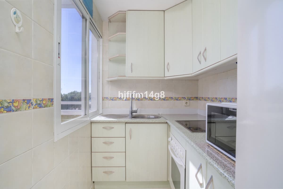 Middle Floor Apartment in Nueva Andalucía — photo 7 of 10