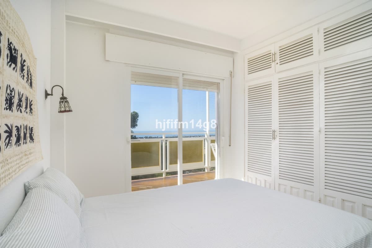 Middle Floor Apartment in Nueva Andalucía — photo 9 of 10