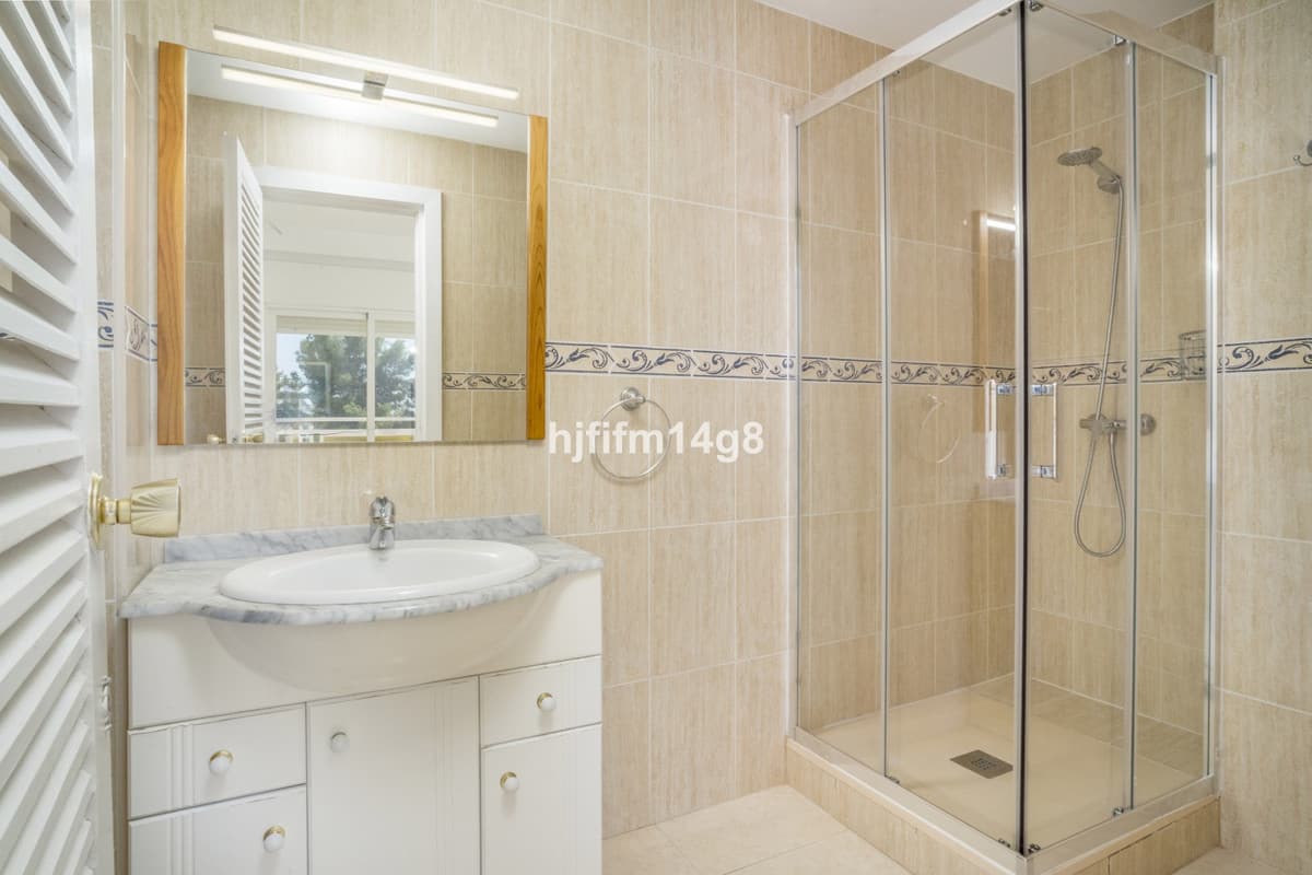 Middle Floor Apartment in Nueva Andalucía — photo 10 of 10