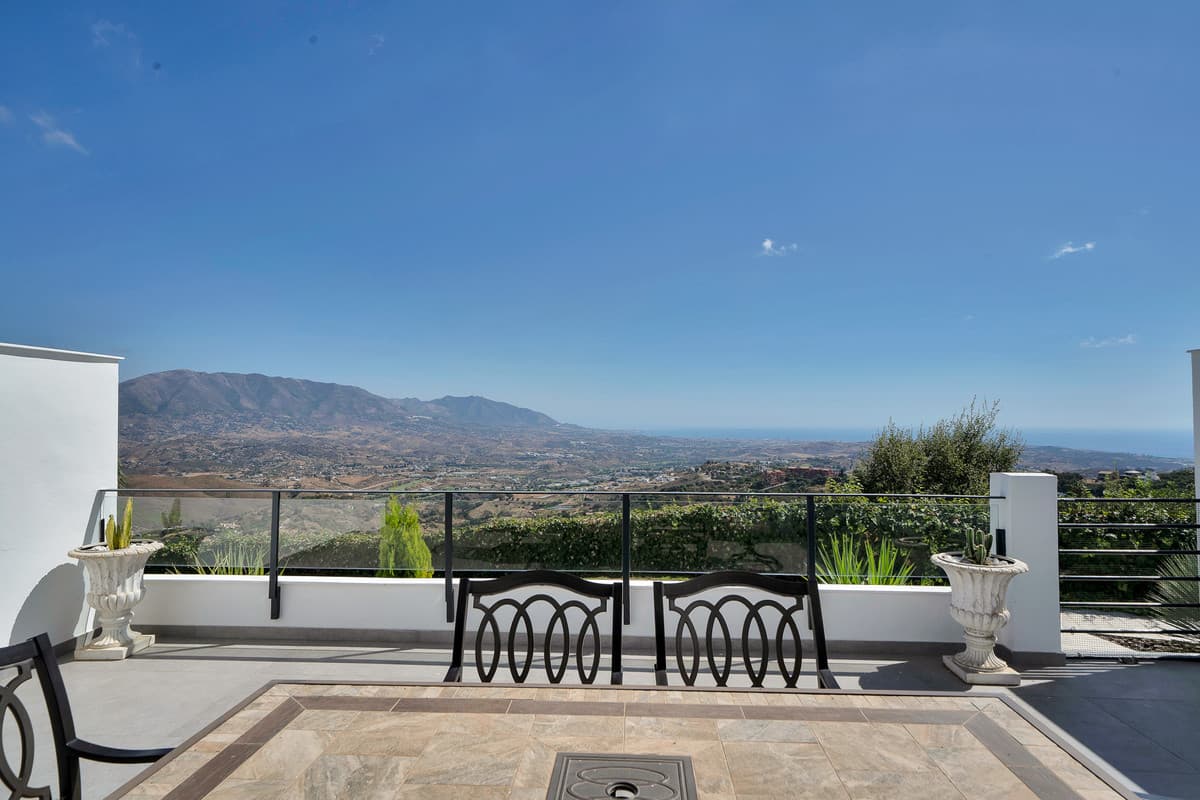 Semi-Detached House in La Mairena — photo 8 of 10