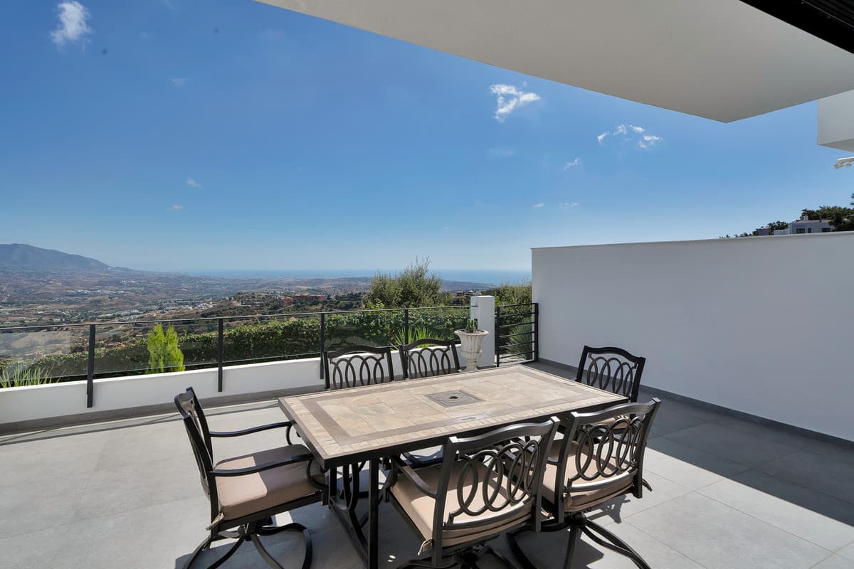 Semi-Detached House in La Mairena — photo 9 of 10
