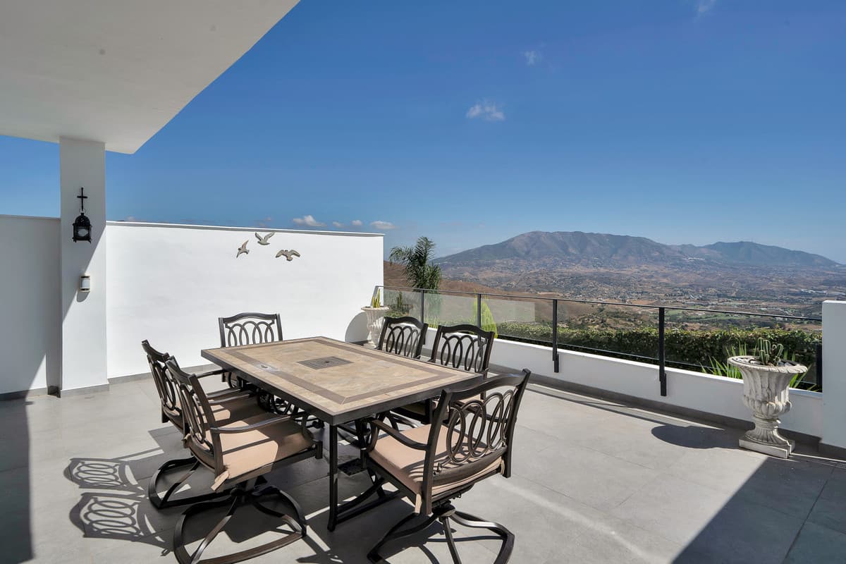 Semi-Detached House in La Mairena — photo 10 of 10