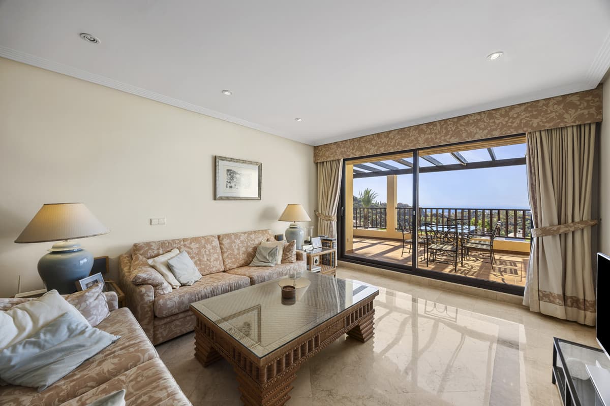 Penthouse in Benahavís — photo 2 of 10