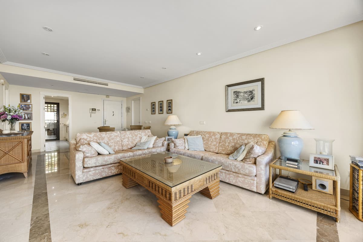 Penthouse in Benahavís — photo 4 of 10