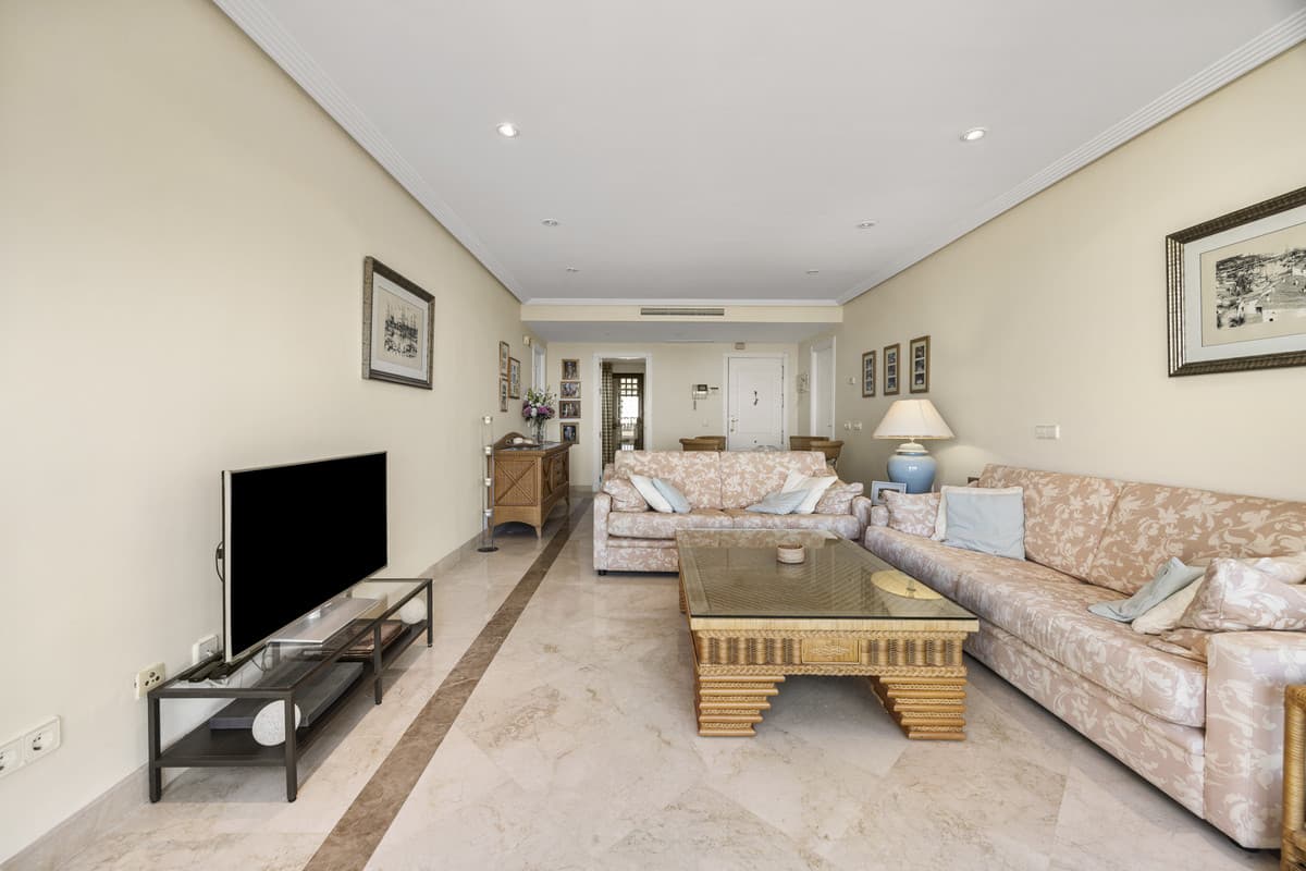 Penthouse in Benahavís — photo 7 of 10
