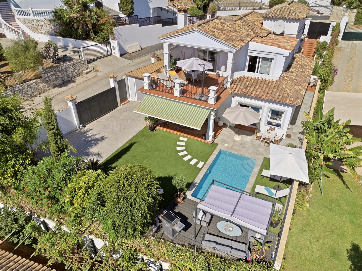 Detached Villa in Cerros del Aguila — photo 8 of 10