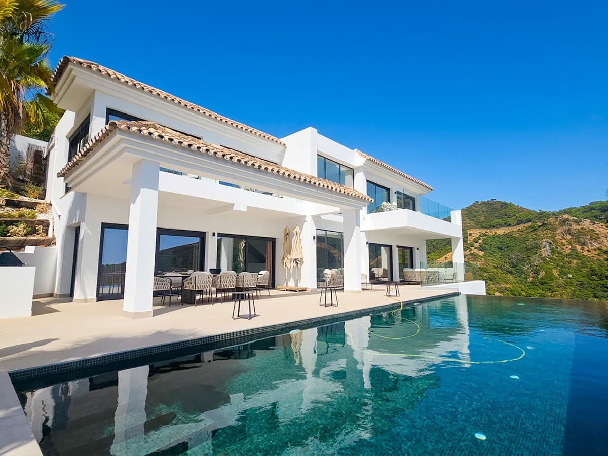 Detached Villa in Benahavís — photo 3 of 10