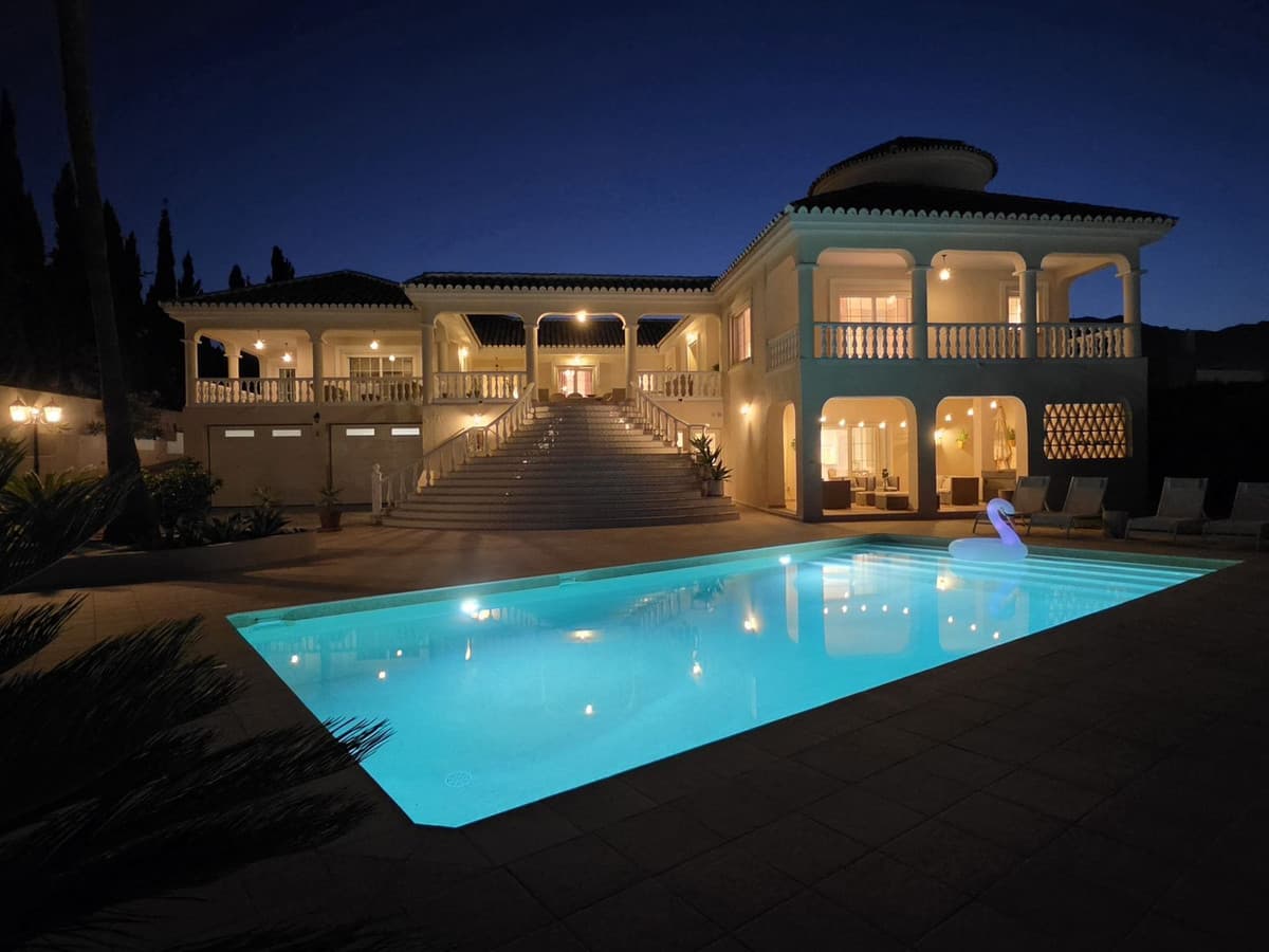 Detached Villa in Torrequebrada — photo 1 of 10