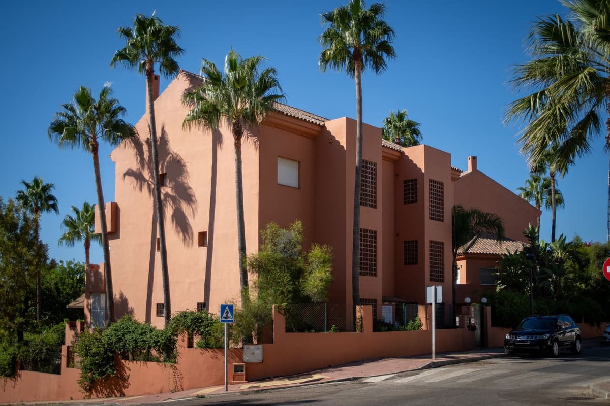 Middle Floor Apartment in Estepona — photo 1 of 10