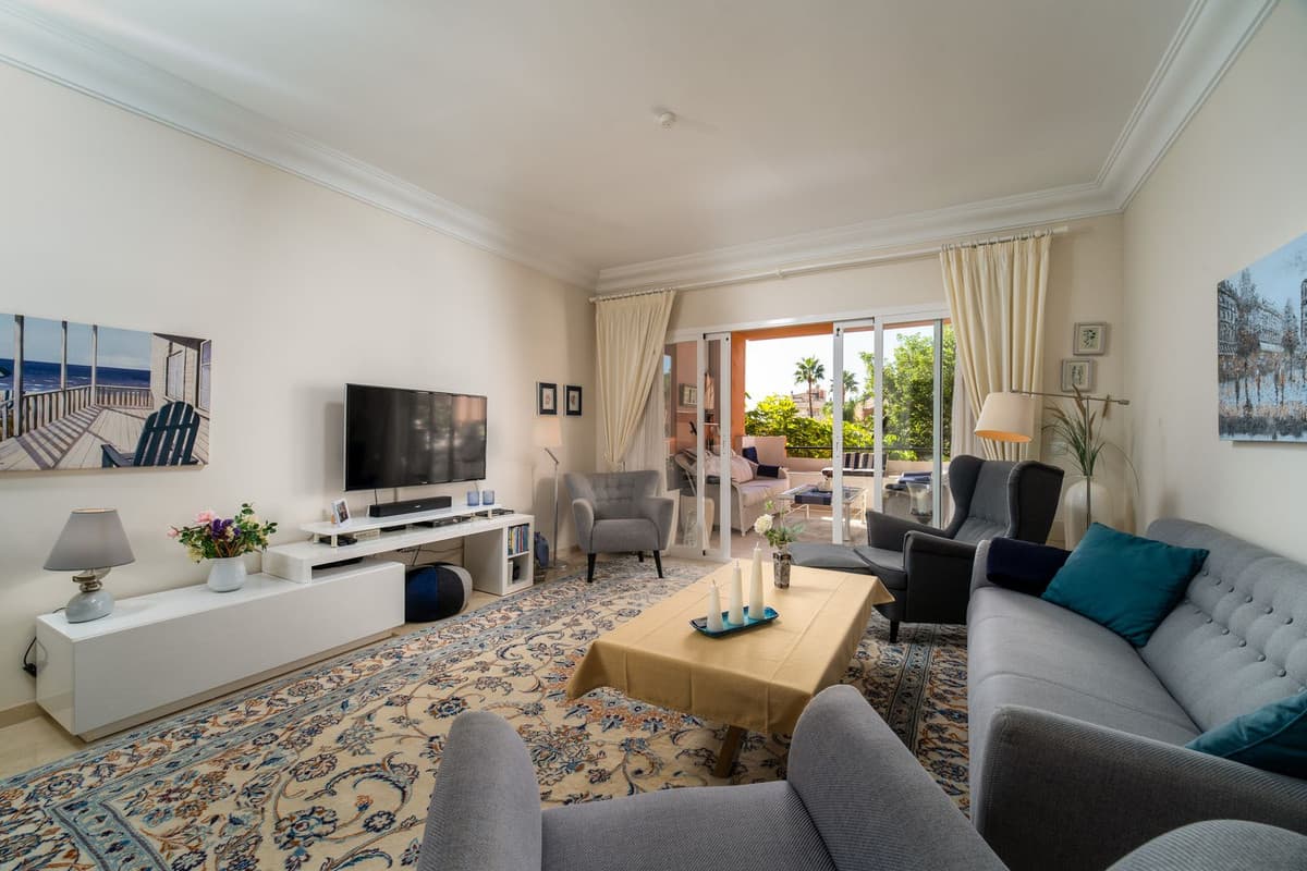 Middle Floor Apartment in Estepona — photo 4 of 10