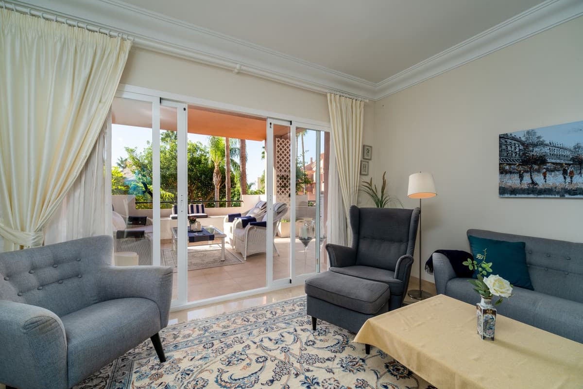 Middle Floor Apartment in Estepona — photo 5 of 10