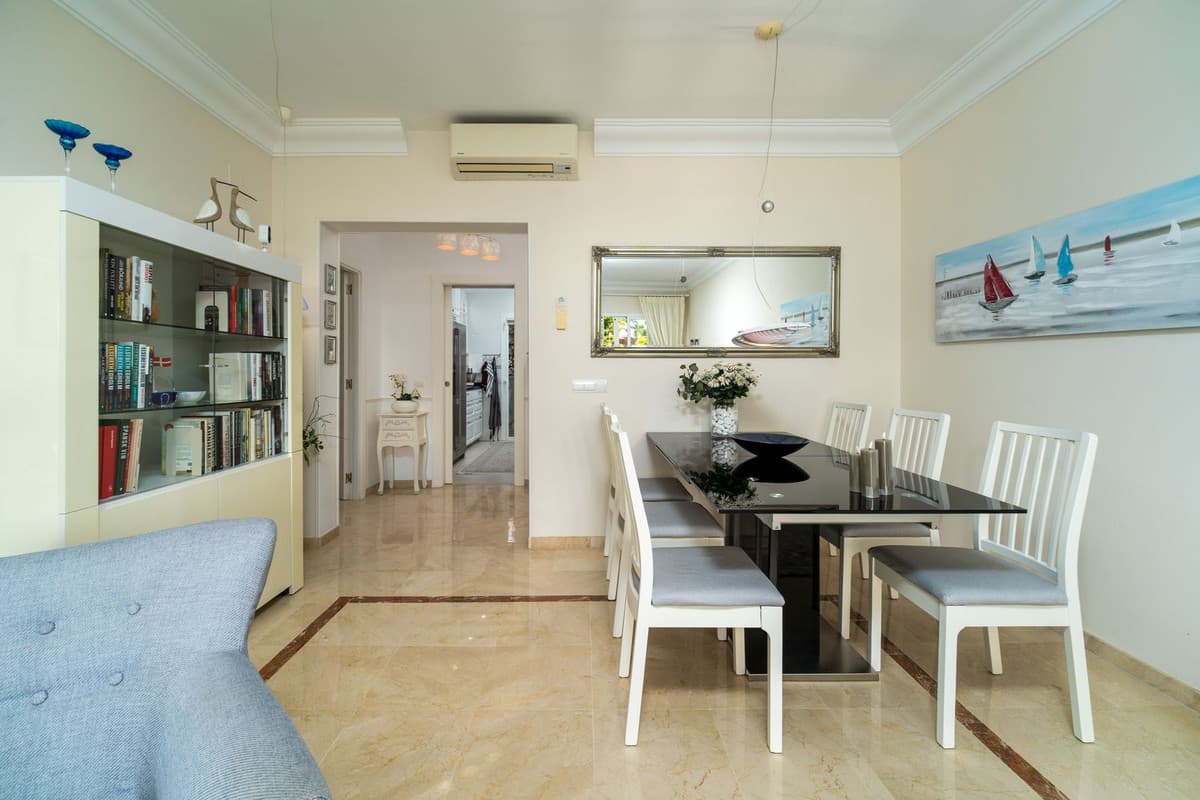 Middle Floor Apartment in Estepona — photo 6 of 10