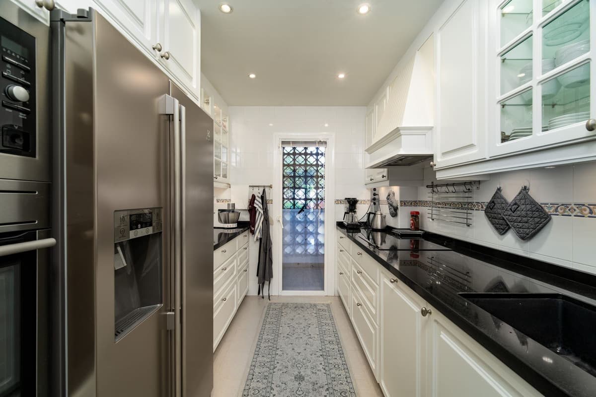 Middle Floor Apartment in Estepona — photo 7 of 10
