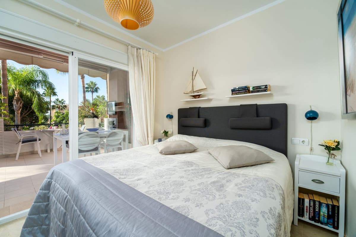 Middle Floor Apartment in Estepona — photo 9 of 10