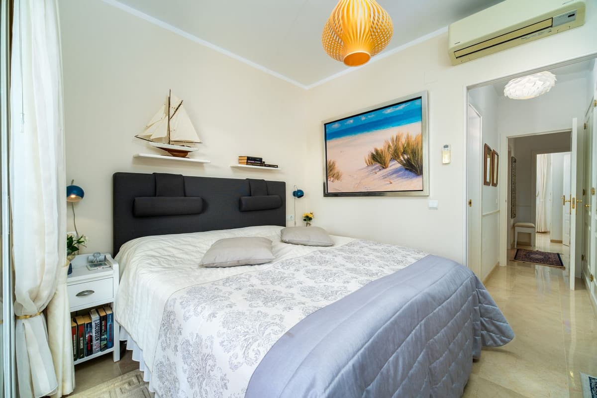 Middle Floor Apartment in Estepona — photo 10 of 10