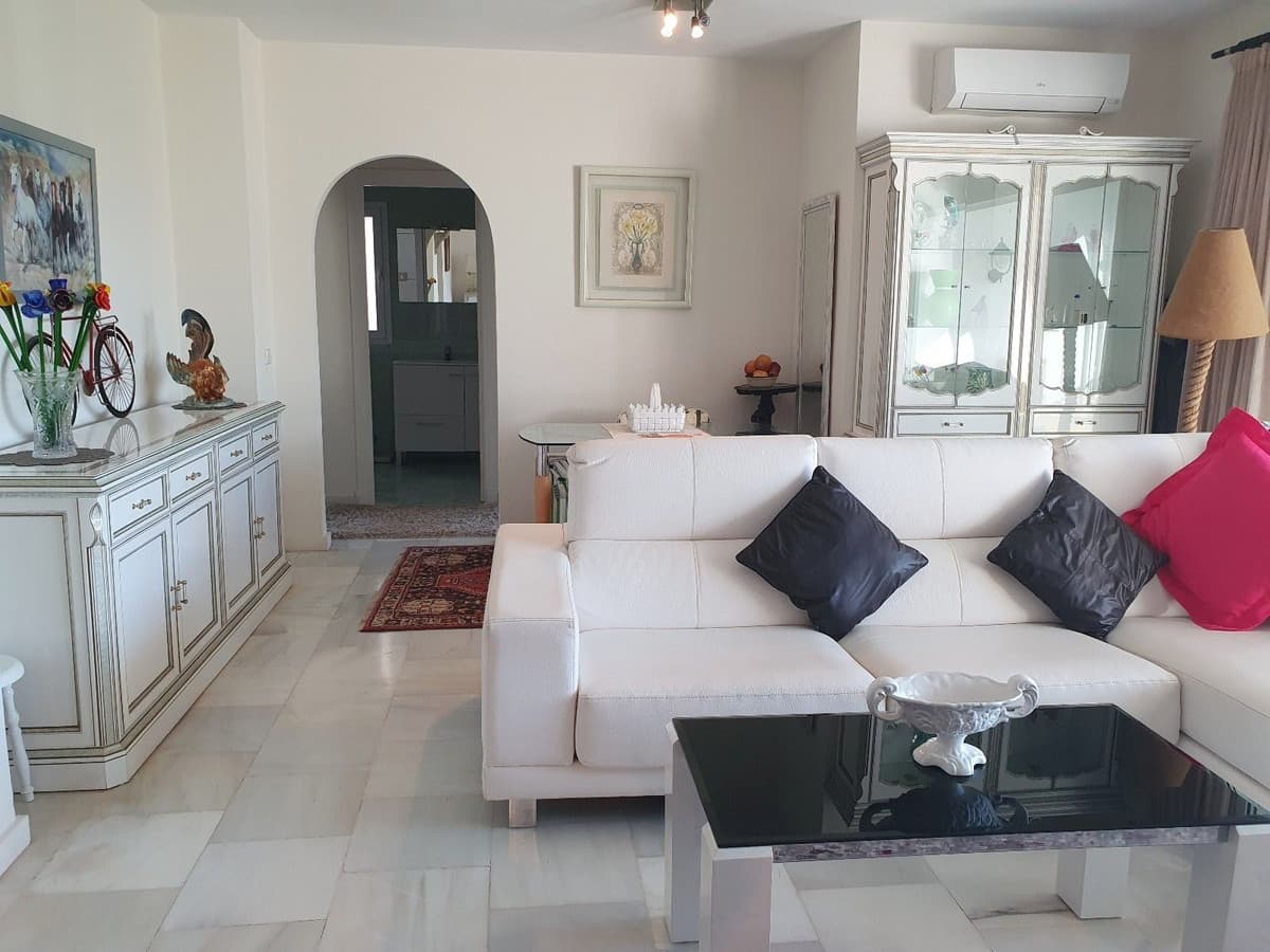 Top Floor Apartment in El Paraiso — photo 2 of 10