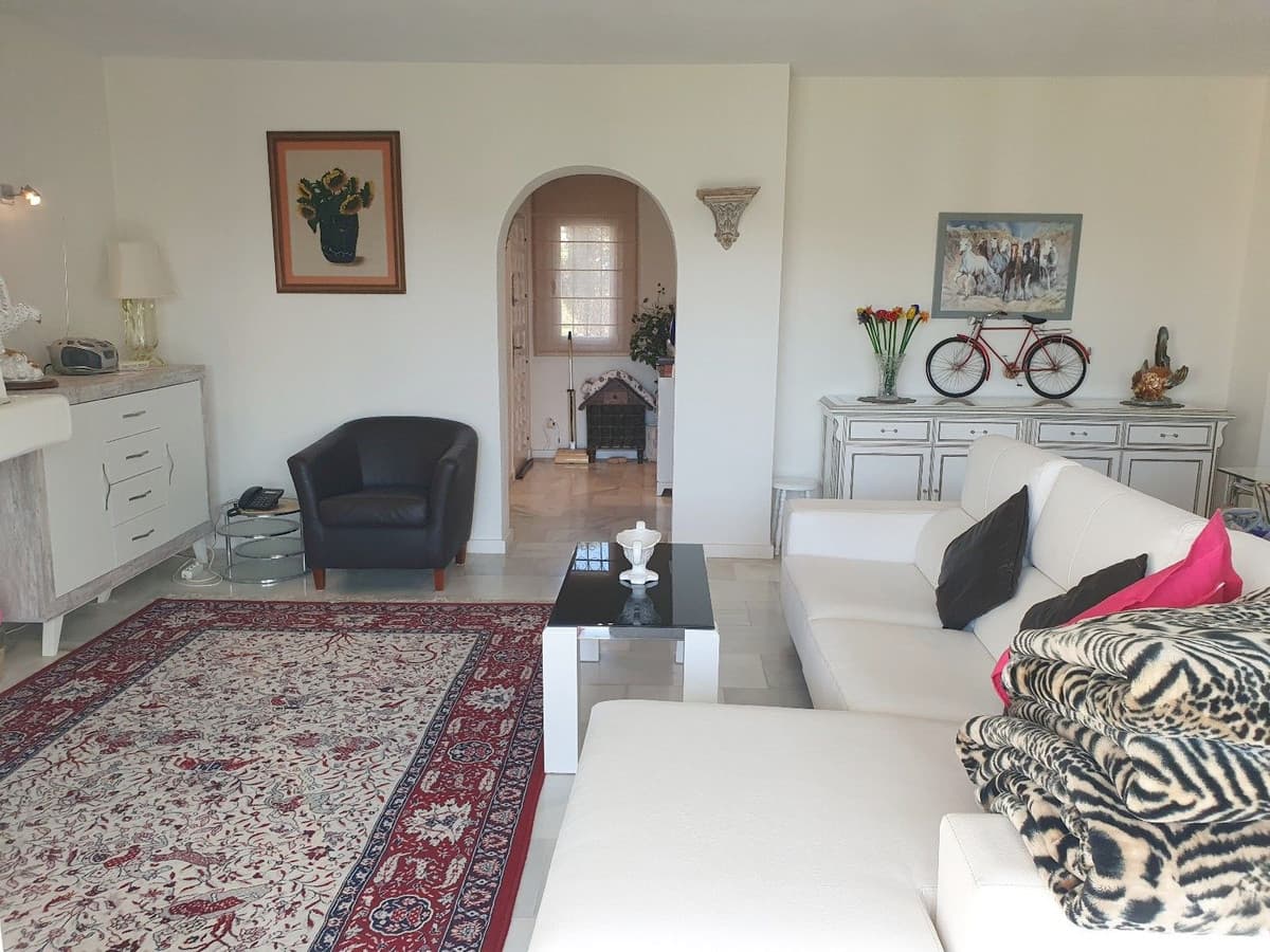 Top Floor Apartment in El Paraiso — photo 10 of 10