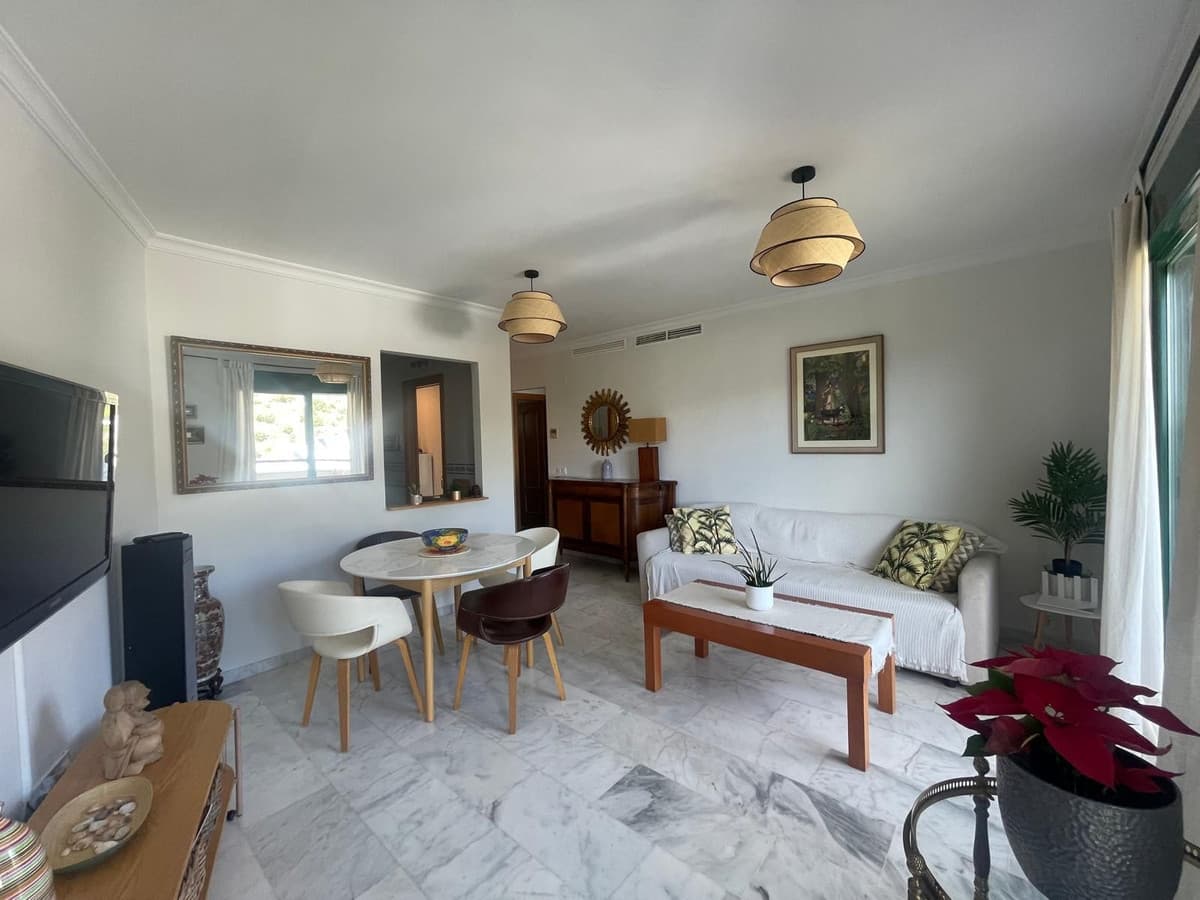 Middle Floor Apartment in Fuengirola — photo 1 of 10