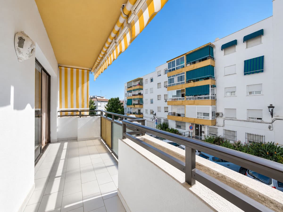Middle Floor Apartment in Estepona — photo 6 of 10