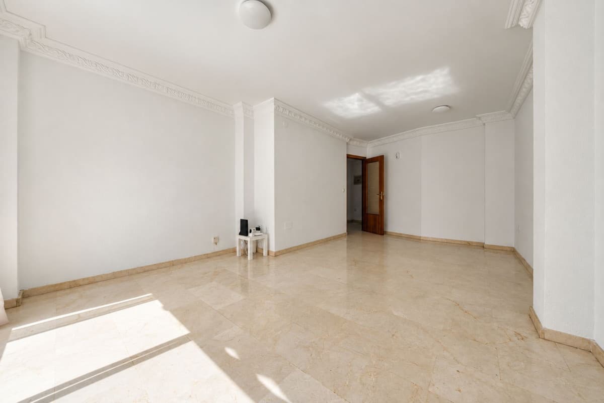 Middle Floor Apartment in Estepona — photo 10 of 10