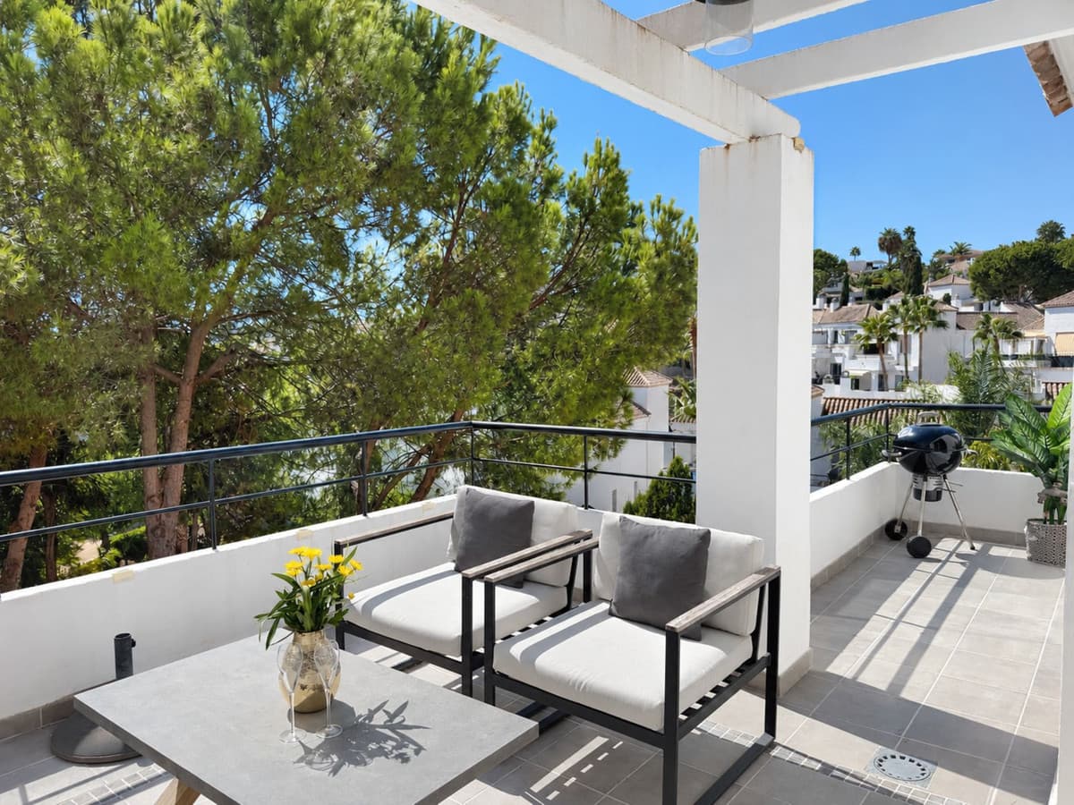 Top Floor Apartment in Nueva Andalucía — photo 2 of 10