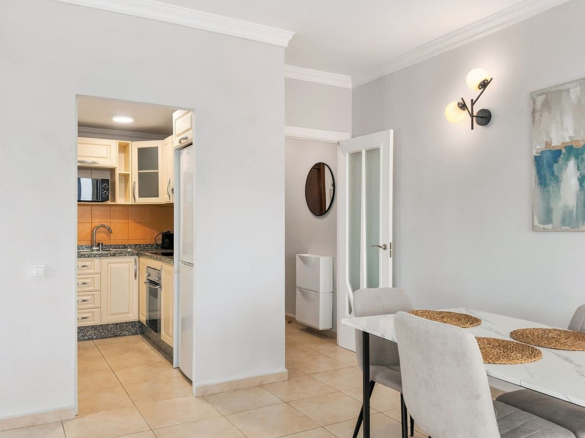 Middle Floor Apartment in La Colina — photo 9 of 10