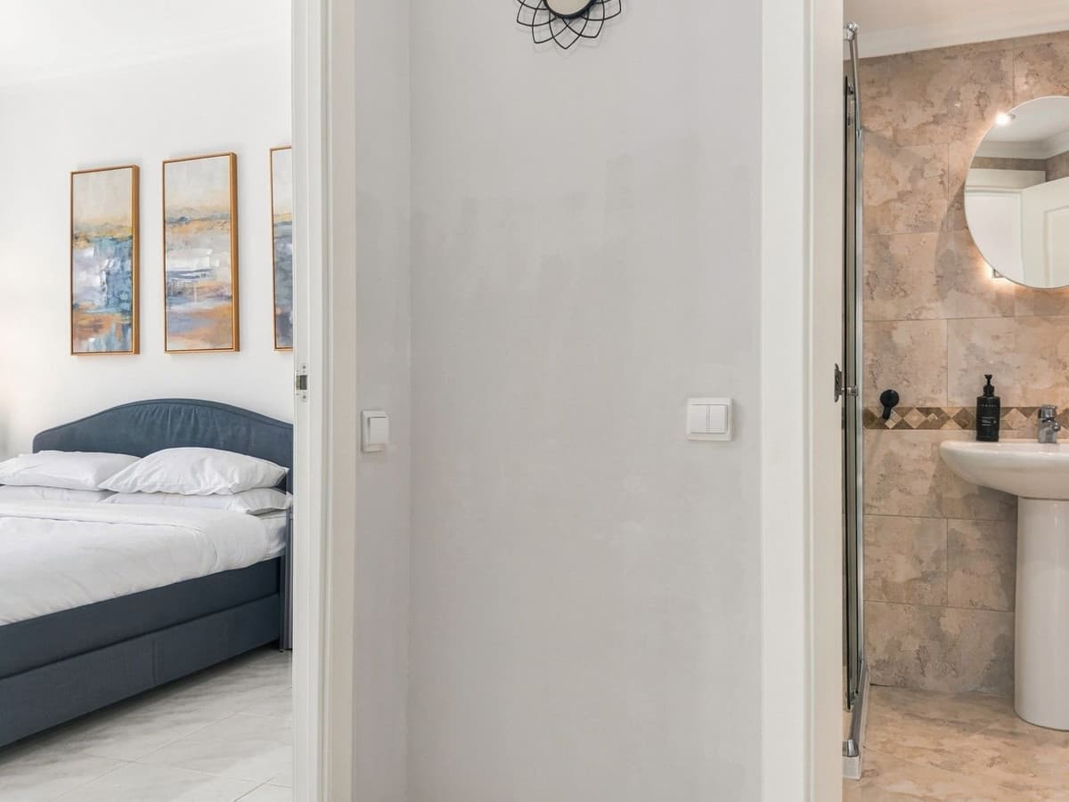 Middle Floor Apartment in La Colina — photo 10 of 10