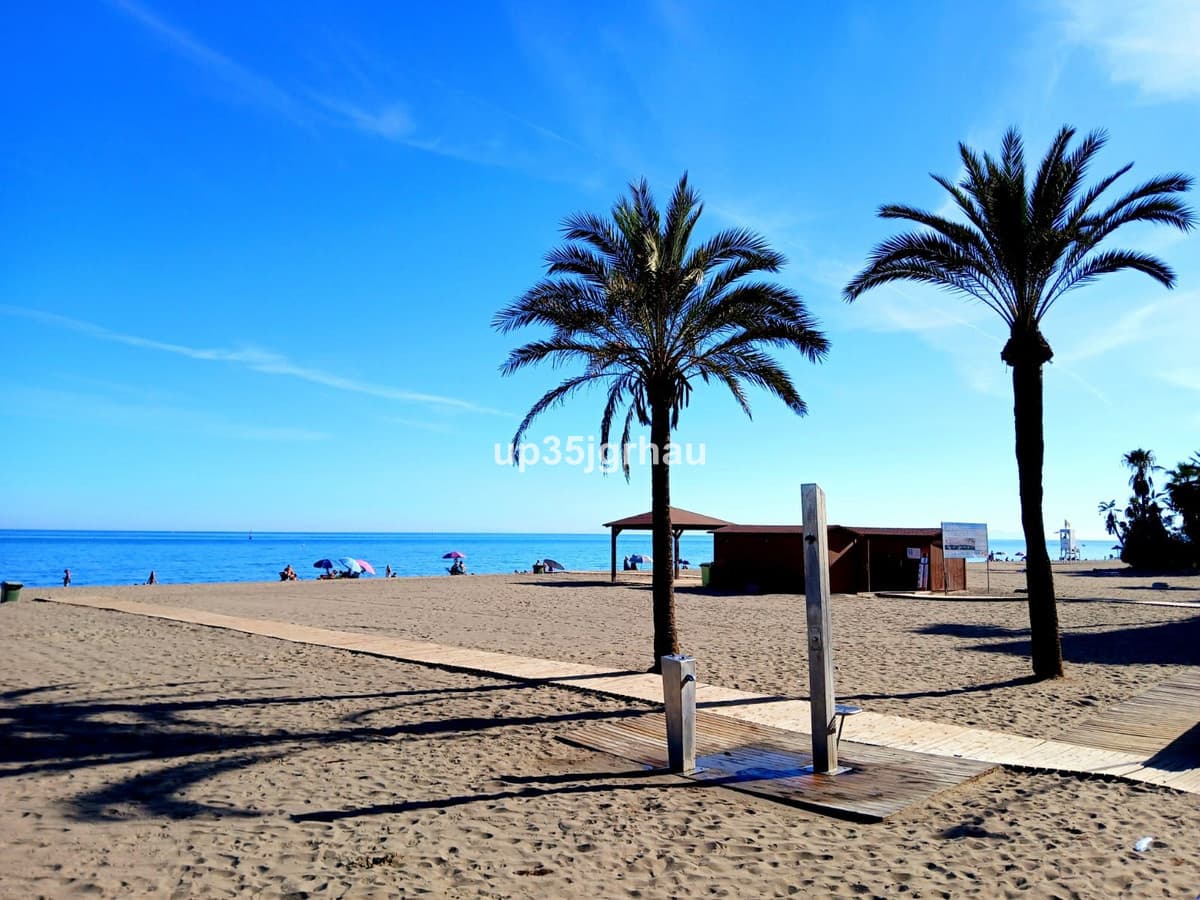 Middle Floor Apartment in Estepona — photo 1 of 10