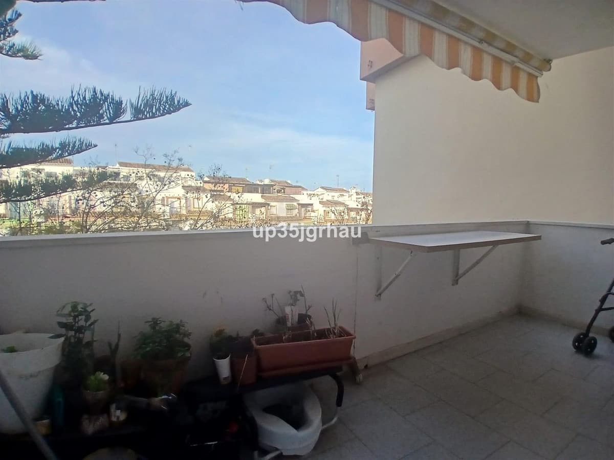 Middle Floor Apartment in Estepona — photo 2 of 10