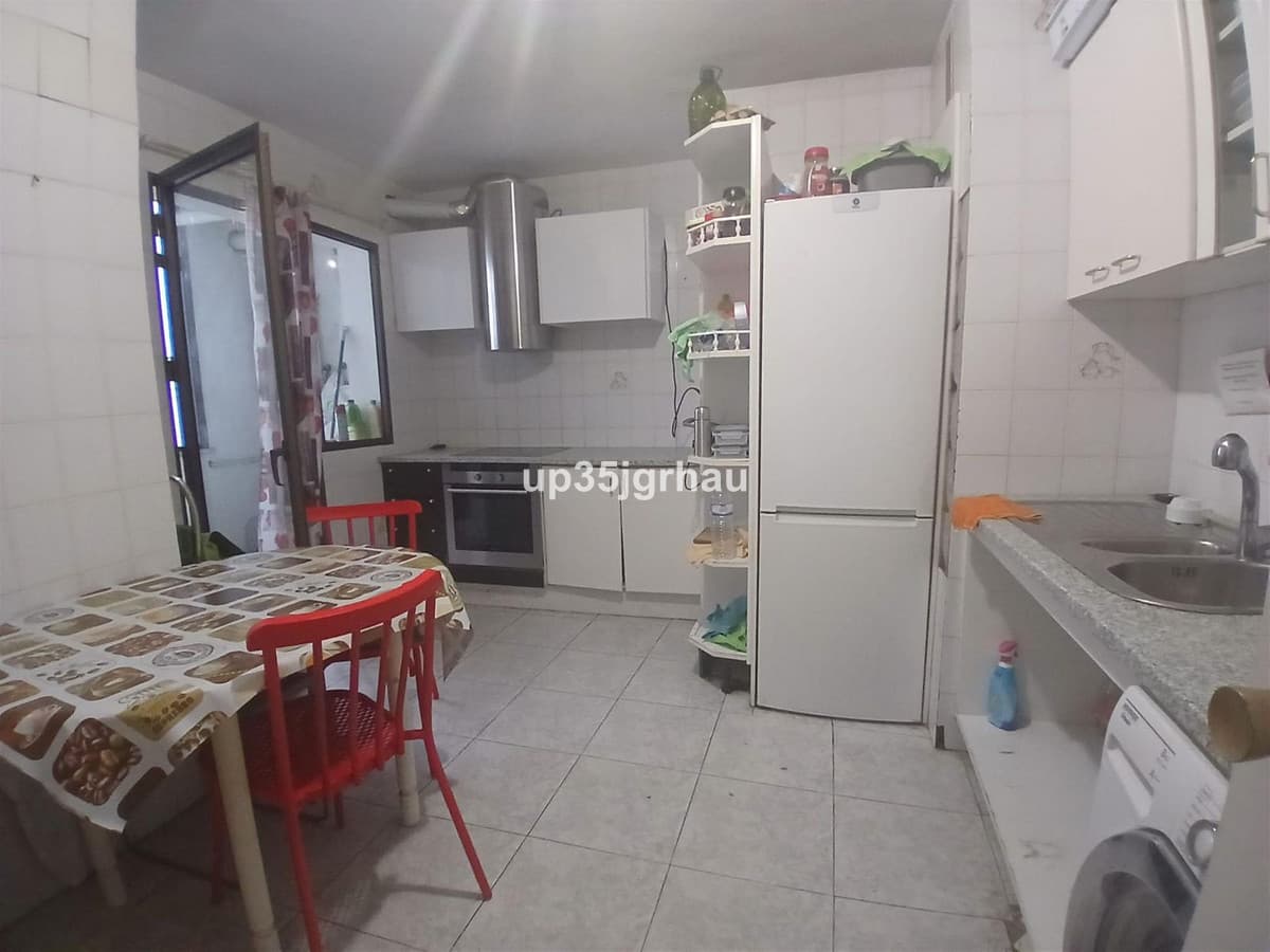 Middle Floor Apartment in Estepona — photo 4 of 10