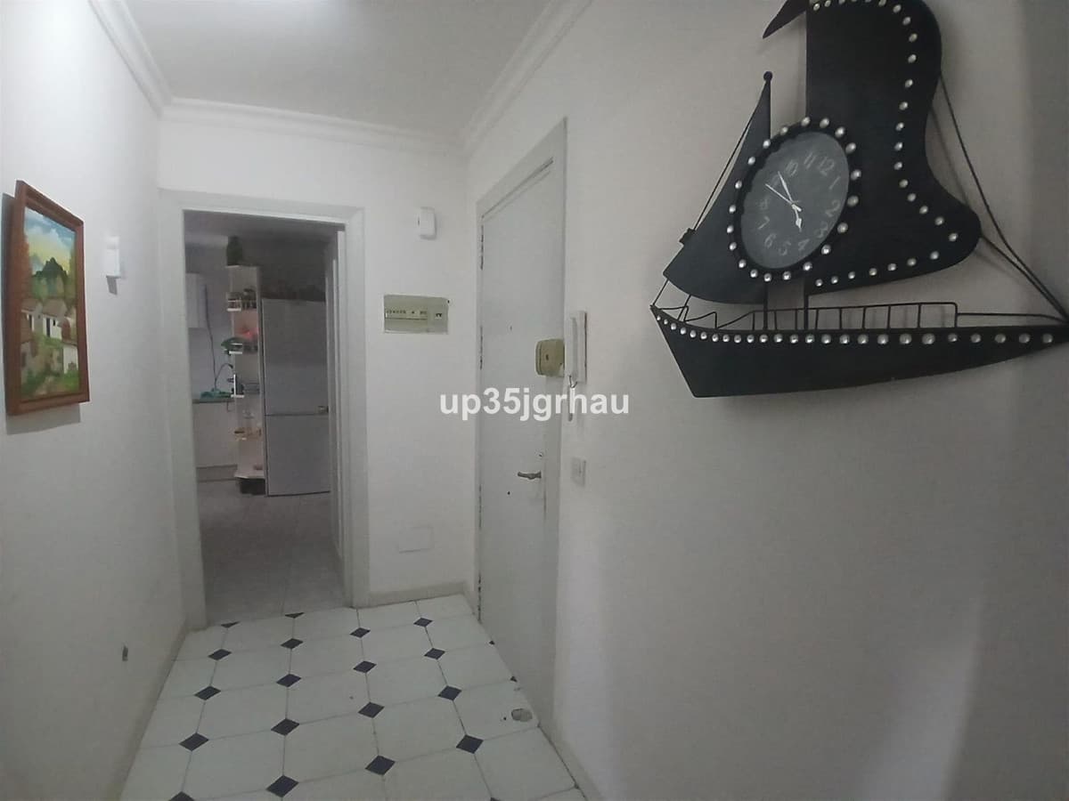Middle Floor Apartment in Estepona — photo 5 of 10