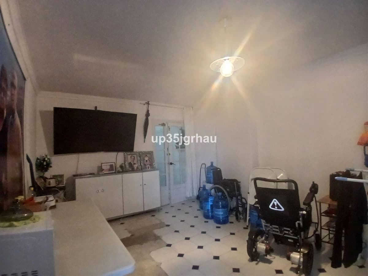 Middle Floor Apartment in Estepona — photo 8 of 10