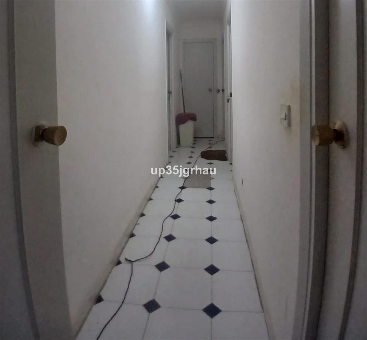 Middle Floor Apartment in Estepona — photo 9 of 10
