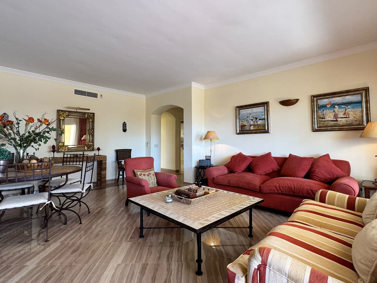 Middle Floor Apartment in Elviria — photo 5 of 10