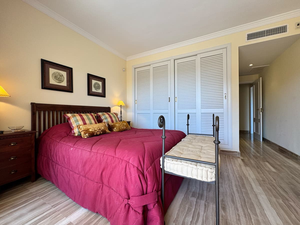 Middle Floor Apartment in Elviria — photo 10 of 10