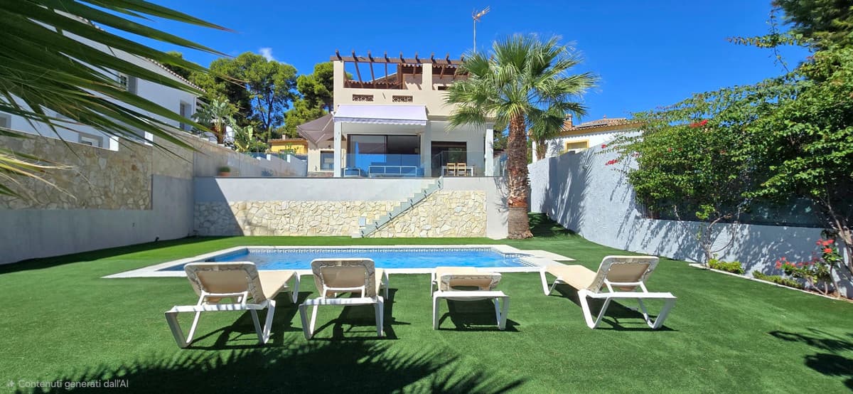 Detached Villa in Torremolinos — photo 2 of 10