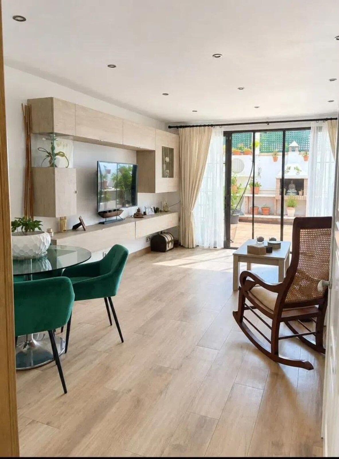 Townhouse in Elviria — photo 1 of 10