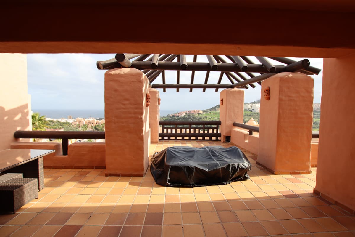 Penthouse in La Duquesa — photo 1 of 10