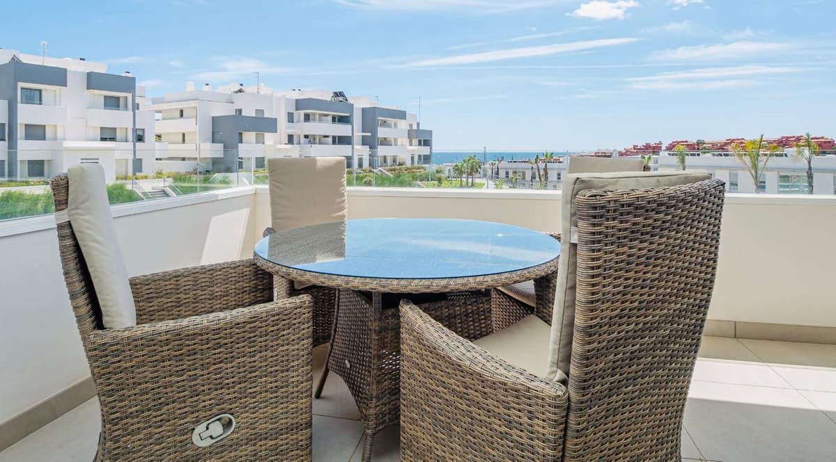 Middle Floor Apartment in Estepona — photo 2 of 10
