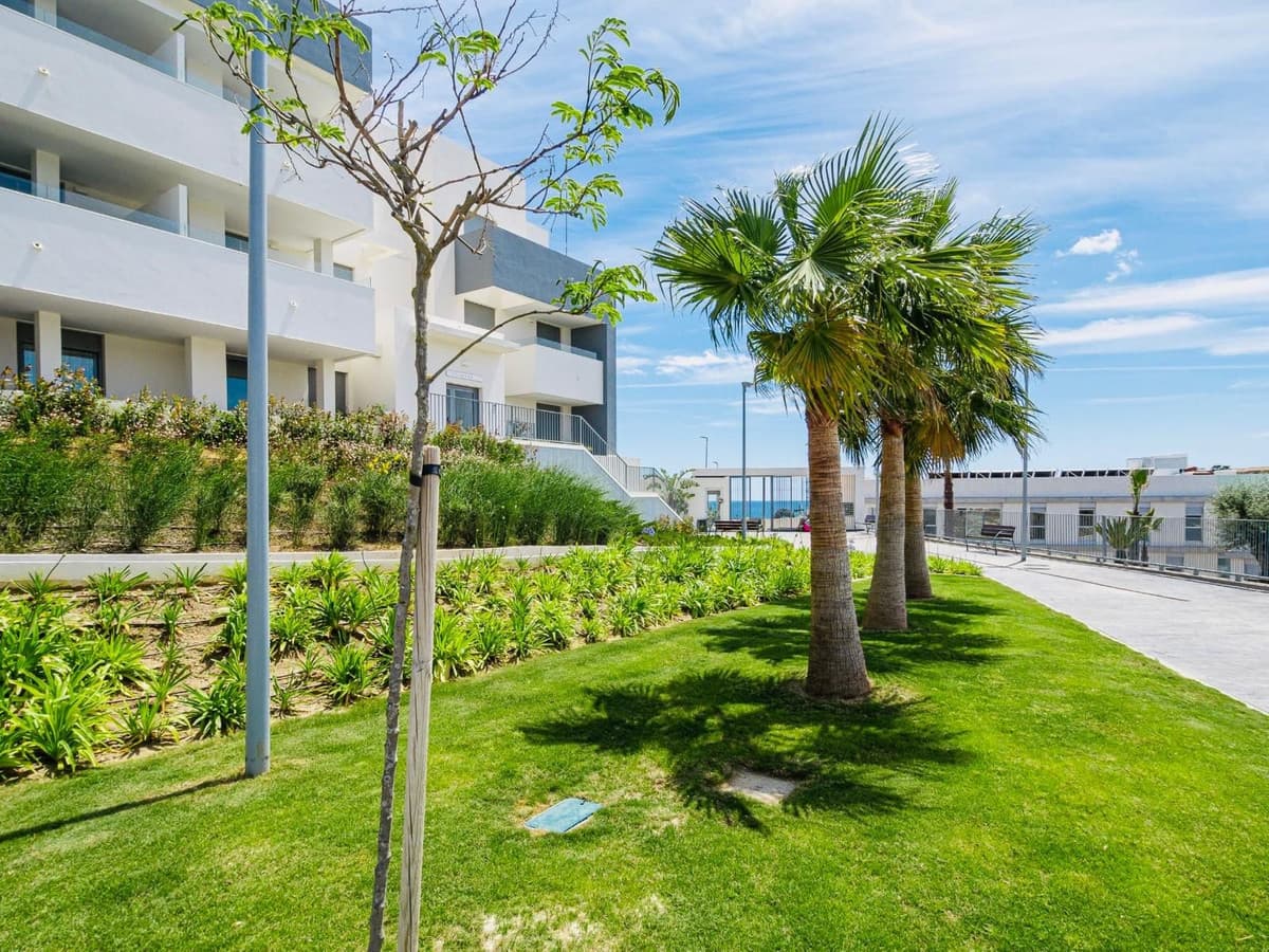 Middle Floor Apartment in Estepona — photo 5 of 10
