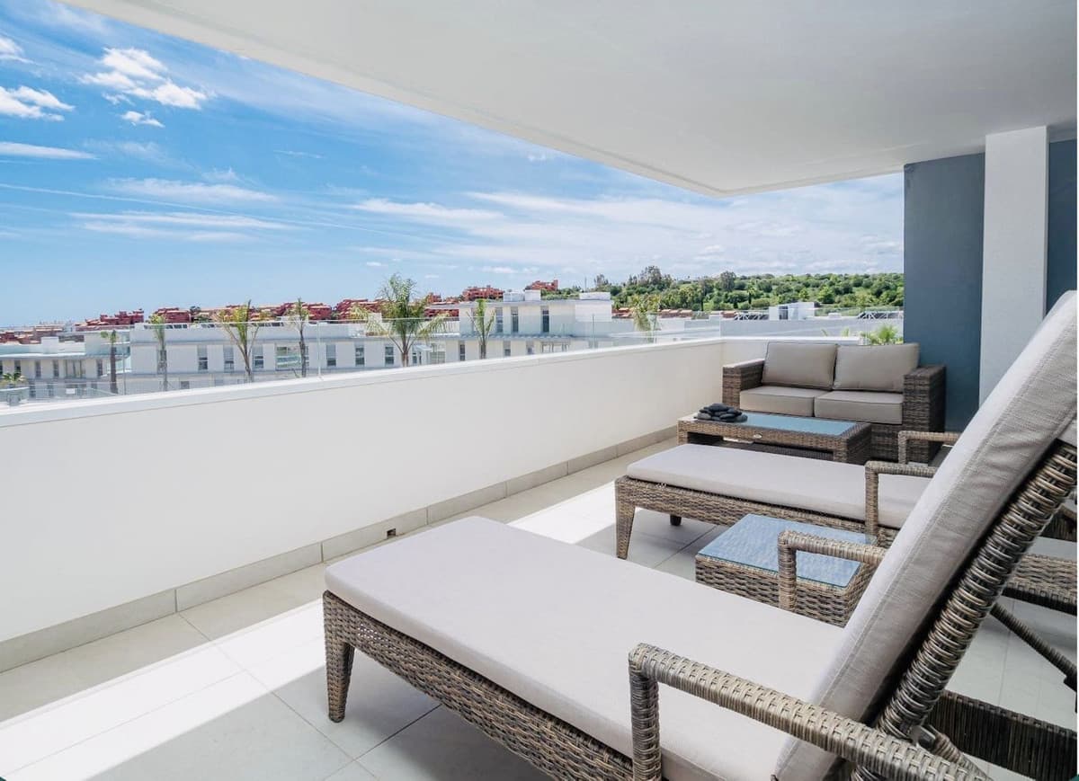 Middle Floor Apartment in Estepona — photo 8 of 10