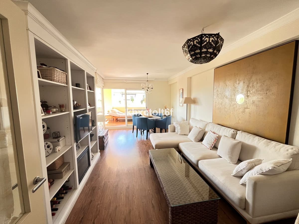 Middle Floor Apartment in Marbella — photo 5 of 10