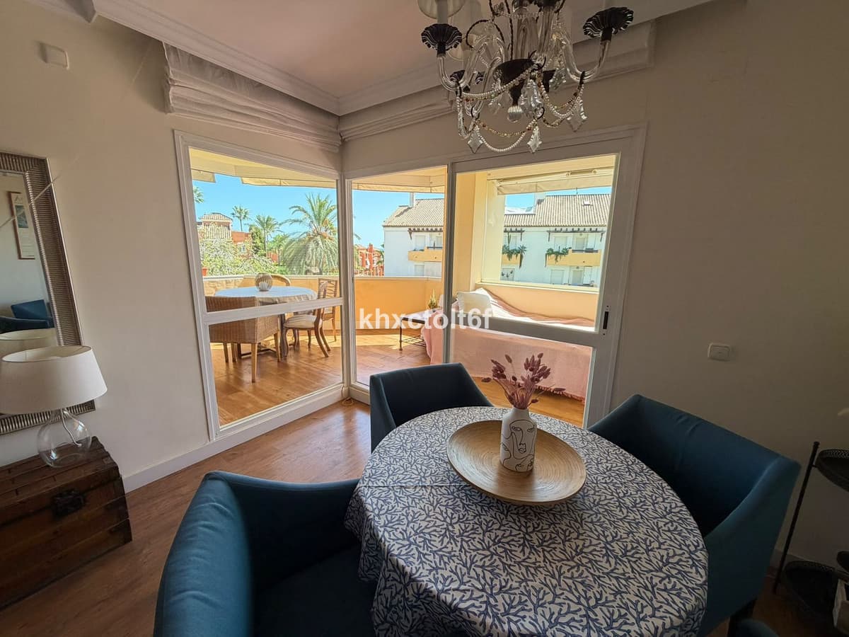 Middle Floor Apartment in Marbella — photo 7 of 10