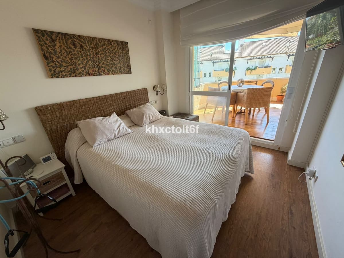 Middle Floor Apartment in Marbella — photo 10 of 10