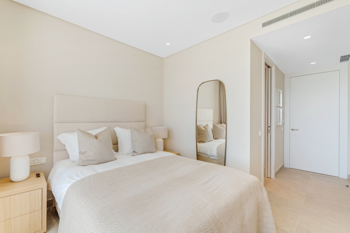 Ground Floor Apartment in Benahavís — photo 8 of 10
