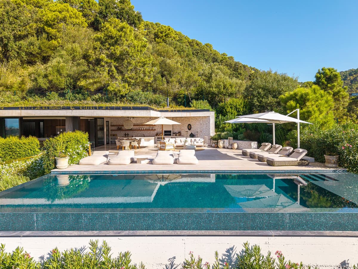 Detached Villa in Benahavís — photo 1 of 10